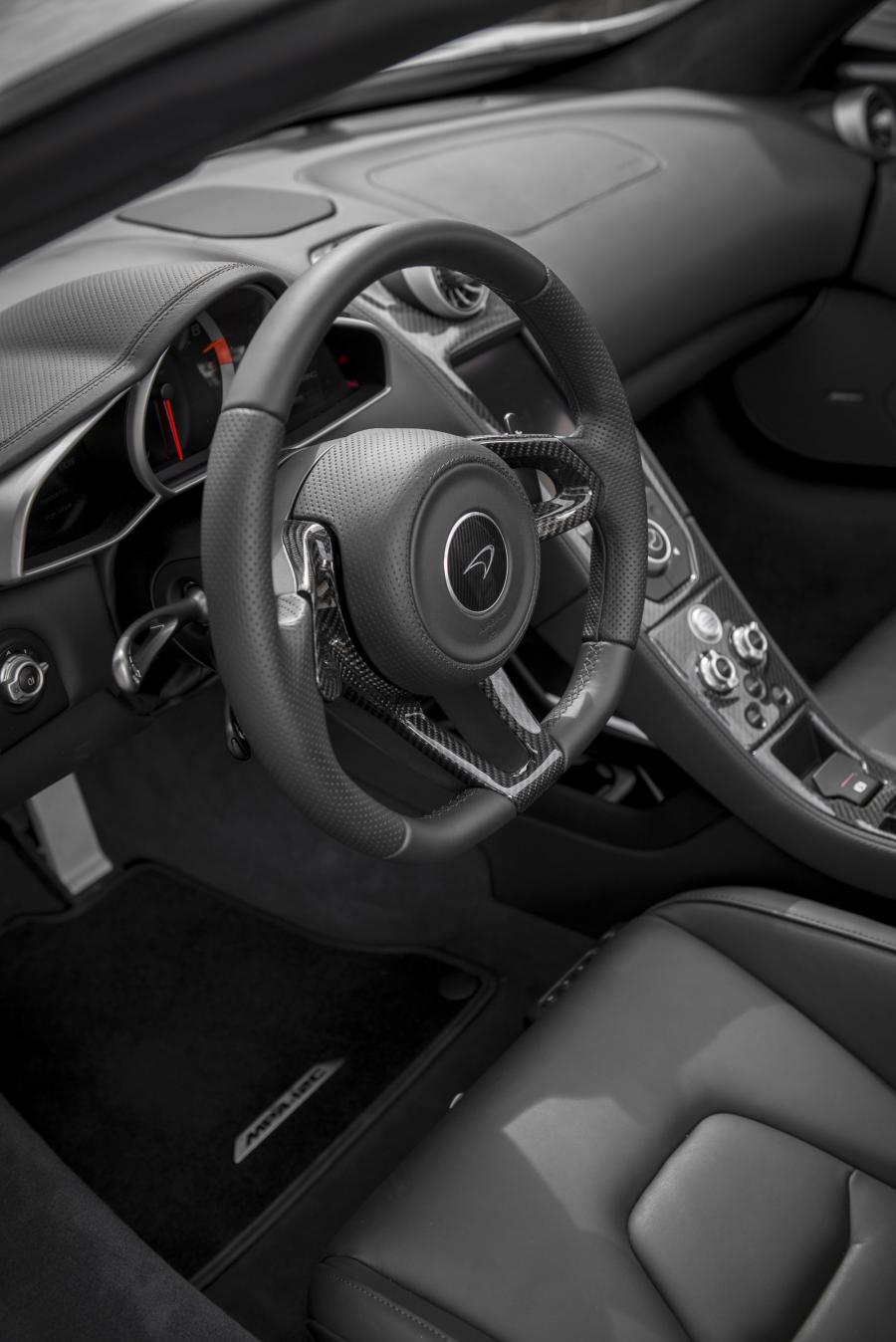  McLaren MP4-12C Spyder 2012 года  (фото 3 из 270)